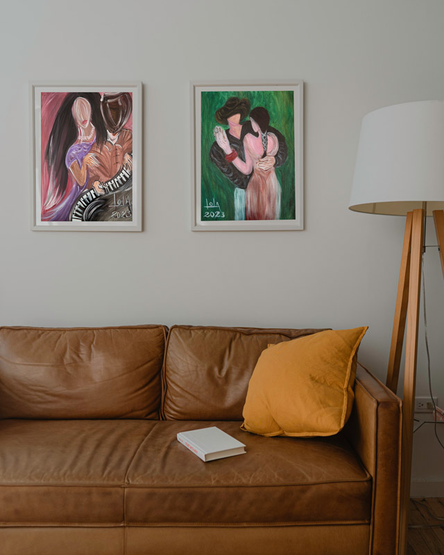 Sala decorada con cuadros de MexicanArt